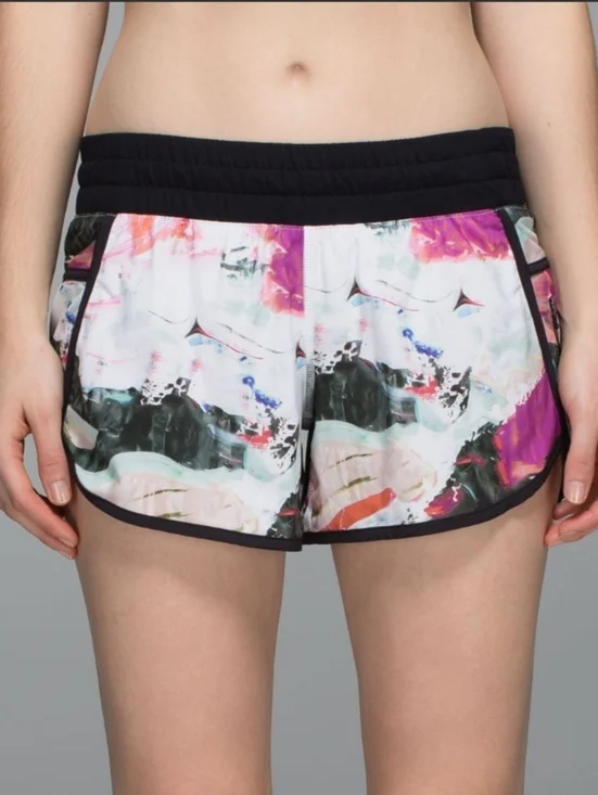 lululemon Women's Tracker Shorts - Four Way Stretch Size 8 - Picture 3 of 11